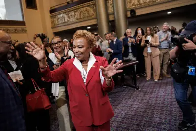 Barbara Lee, sworn in as Oakland’s mayor, promises a ‘government you can trust’